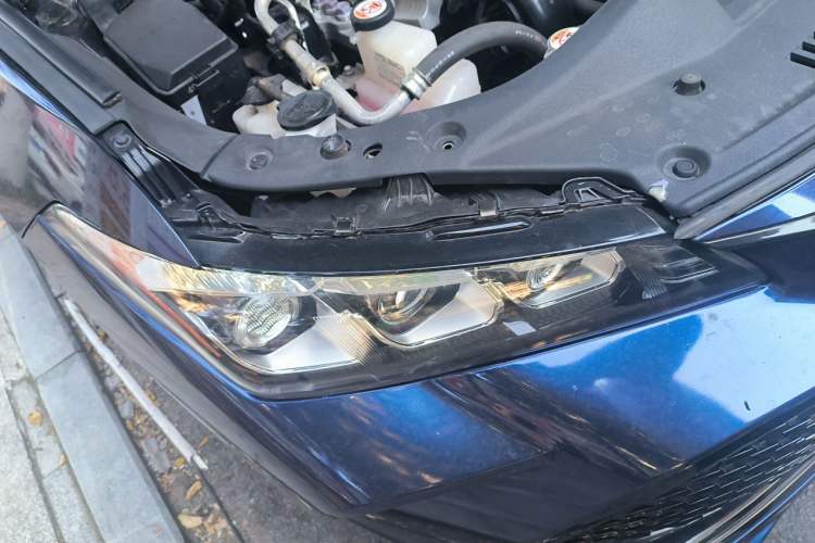 Used Toyota Avalon 2019 Dual-Engine 2.5L XLE Prestige Version China VI Standard Right Front Headlight