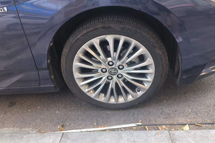 Used Toyota Avalon 2019 Dual-Engine 2.5L XLE Prestige Version China VI Standard Right Front Wheel Hub