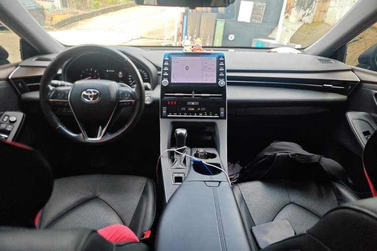 Used Toyota Avalon 2019 2.0L Luxury Edition China VI Standard Center Console