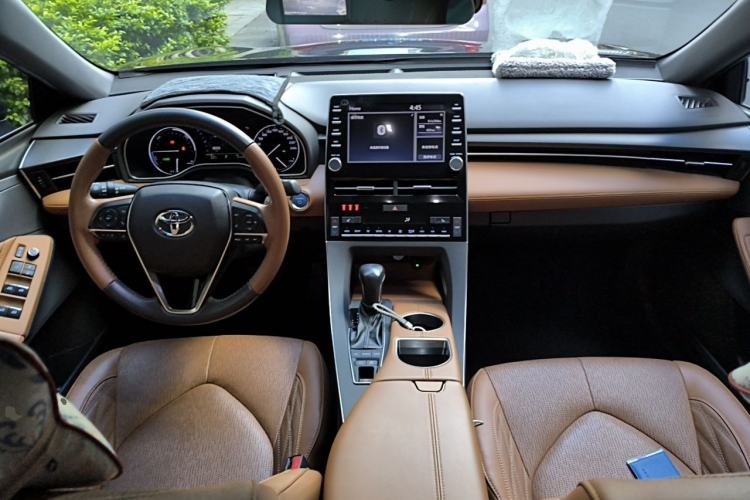 Used Toyota Avalon 2019 Dual-Engine 2.5L XLE Prestige Version China VI Standard Center Console
