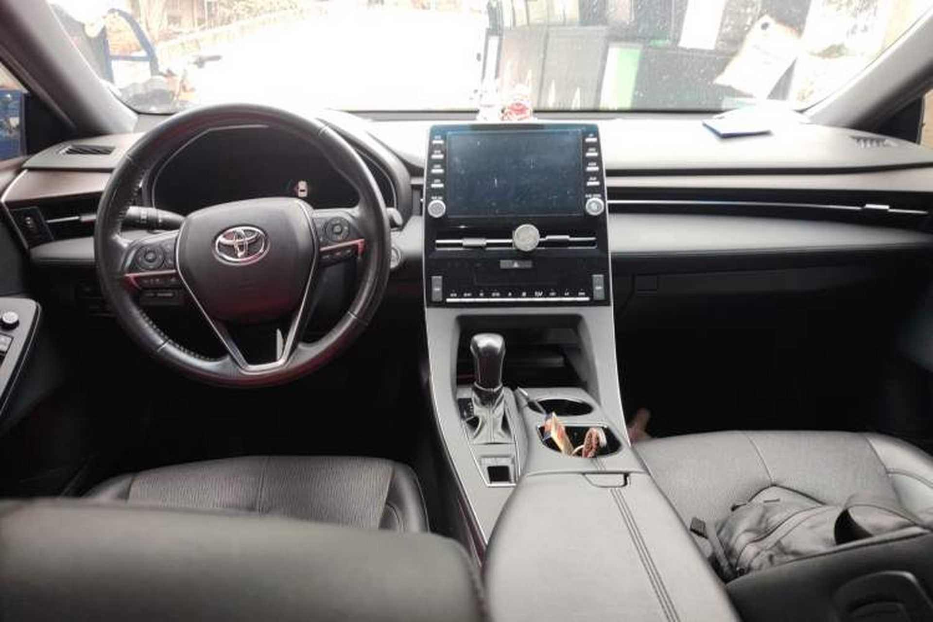 Used Toyota Avalon 2019 2.0L Luxury Edition China VI Standard Center Console