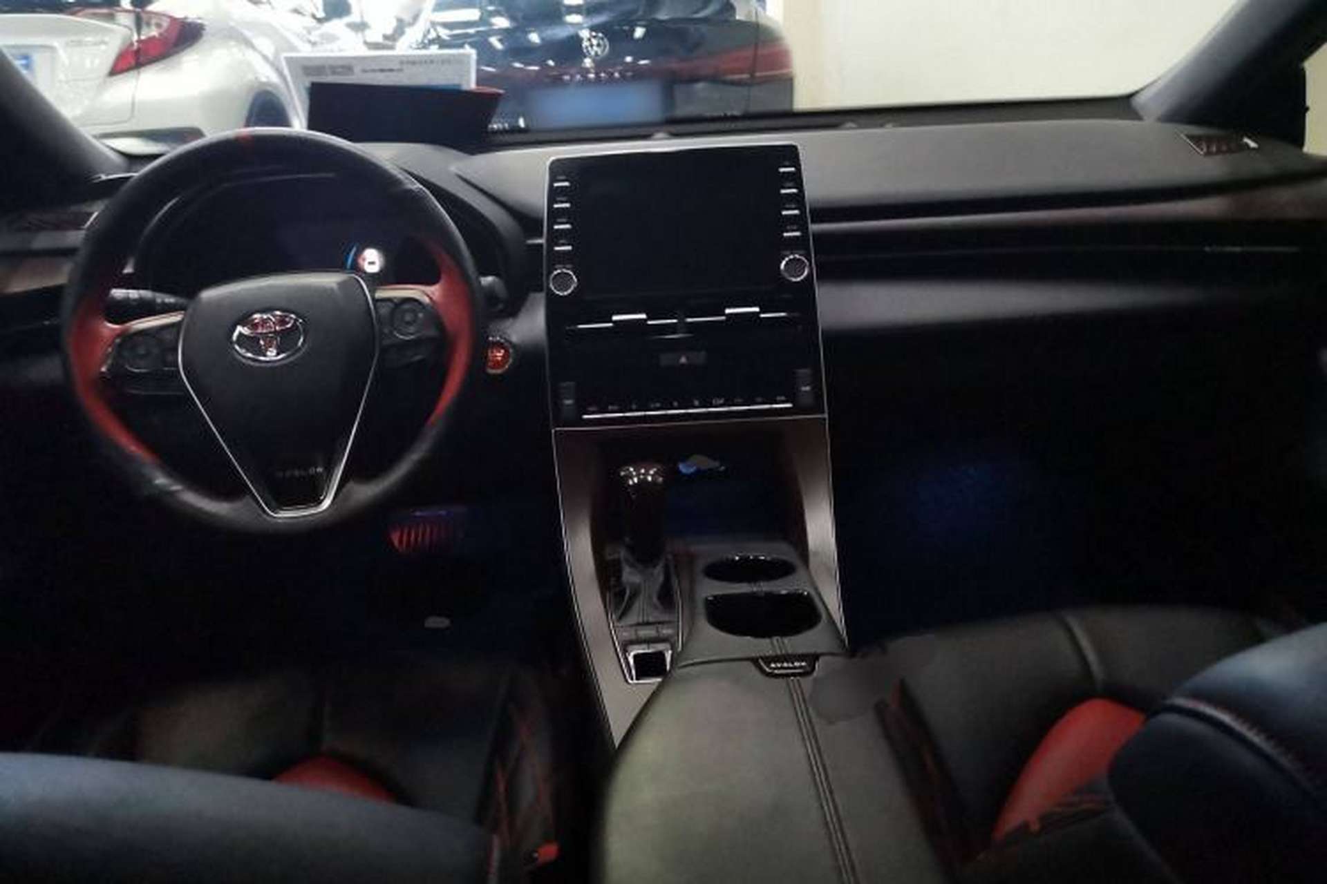 Used Toyota Avalon 2019 2.5L Ambition Version China VI Standard Center Console