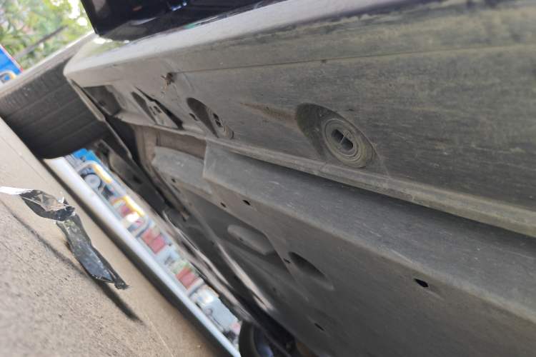 Used Toyota Avalon 2019 Dual-Engine 2.5L Limited Flagship Edition China VI Standard Chassis Front Left