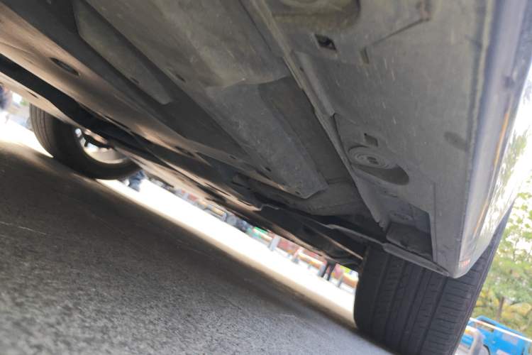 Used Toyota Avalon 2019 Dual-Engine 2.5L Limited Flagship Edition China VI Standard Chassis Front Right