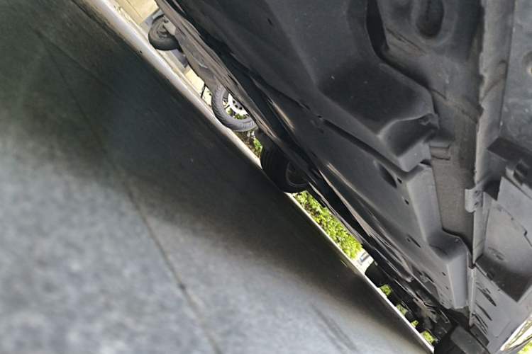 Used Toyota Avalon 2019 Dual-Engine 2.5L XLE Prestige Version China VI Standard Chassis Rear Right