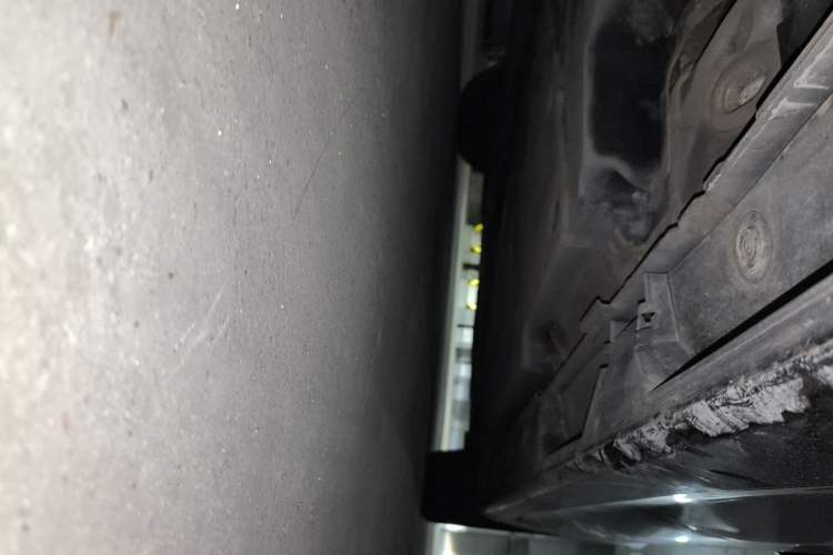 Used Toyota Avalon 2019 Dual-Engine 2.5L XLE Prestige Version China VI Standard Chassis Rear Right
