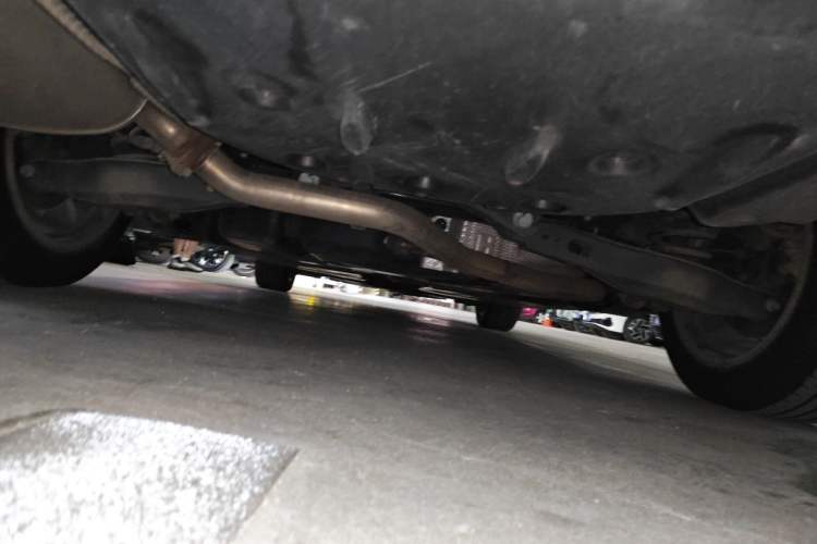 Used Toyota Avalon 2019 Dual-Engine 2.5L Luxury Edition China V Standard Chassis Rear