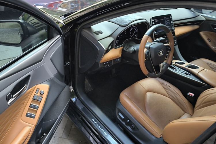 Used Toyota Avalon 2019 Dual-Engine 2.5L XLE Prestige Version China VI Standard Driver Seat