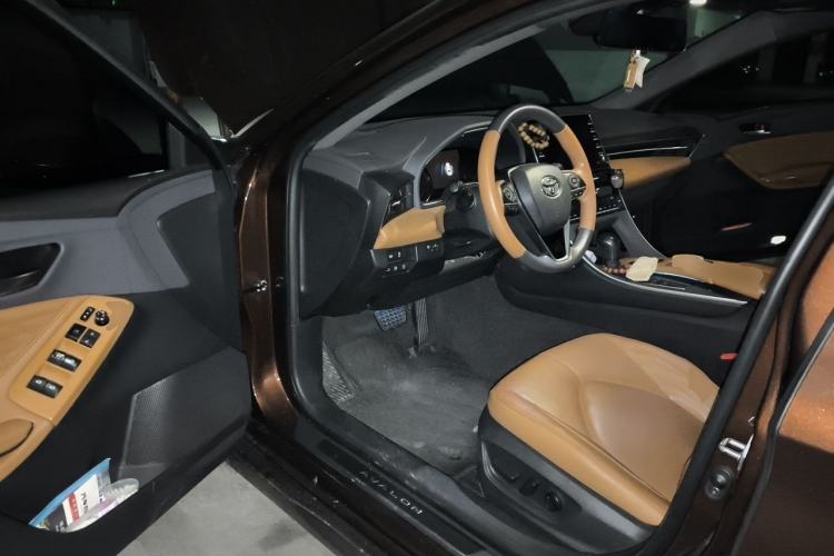 Used Toyota Avalon 2019 Dual-Engine 2.5L XLE Prestige Version China VI Standard Driver Seat
