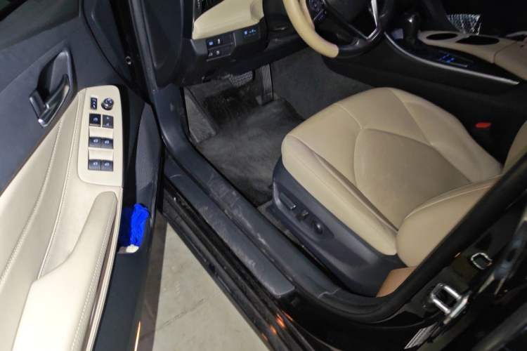 Used Toyota Avalon 2019 Dual-Engine 2.5L Luxury Edition China V Standard Driver Seat