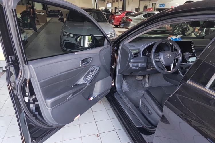Used Toyota Avalon 2019 Dual-Engine 2.5L Luxury Edition China VI Standard Driver Seat