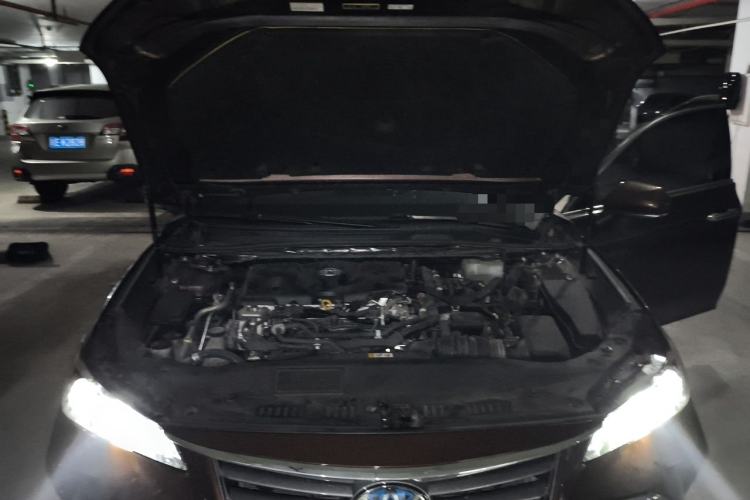Used Toyota Avalon 2019 Dual-Engine 2.5L XLE Prestige Version China VI Standard Engine Bay