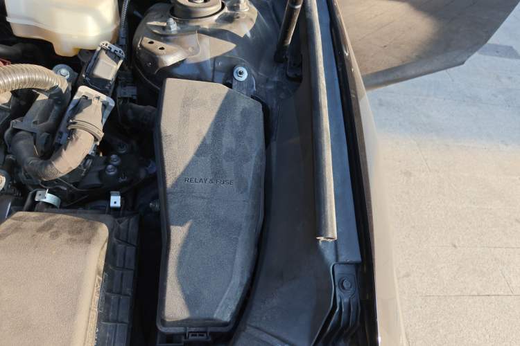 Used Toyota Avalon 2019 Dual-Engine 2.5L Limited Flagship Edition China VI Standard Engine Bay Left