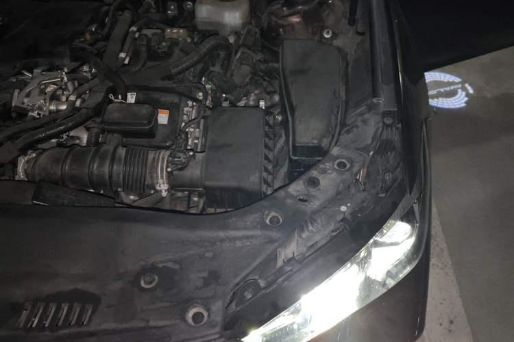 Used Toyota Avalon 2019 Dual-Engine 2.5L XLE Prestige Version China VI Standard Engine Bay Left