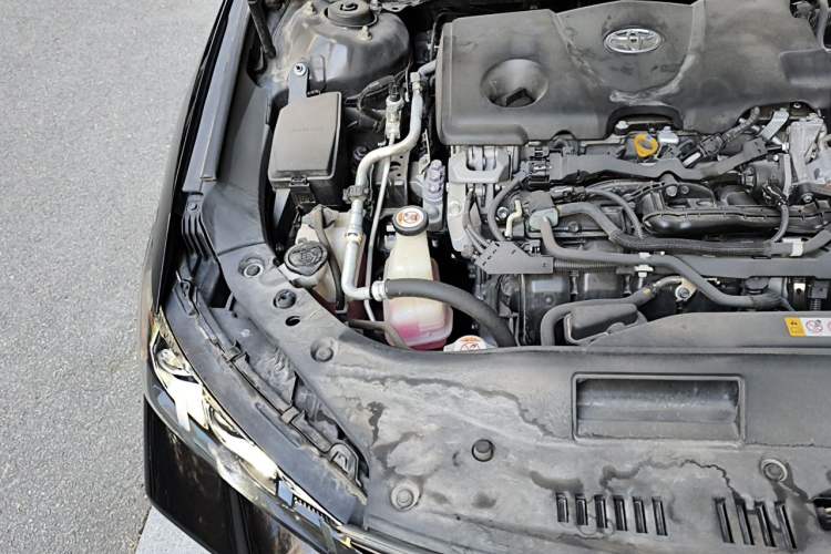 Used Toyota Avalon 2019 Dual-Engine 2.5L XLE Prestige Version China VI Standard Engine Bay Right