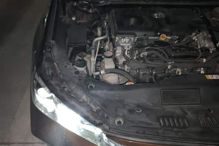 Used Toyota Avalon 2019 Dual-Engine 2.5L XLE Prestige Version China VI Standard Engine Bay Right