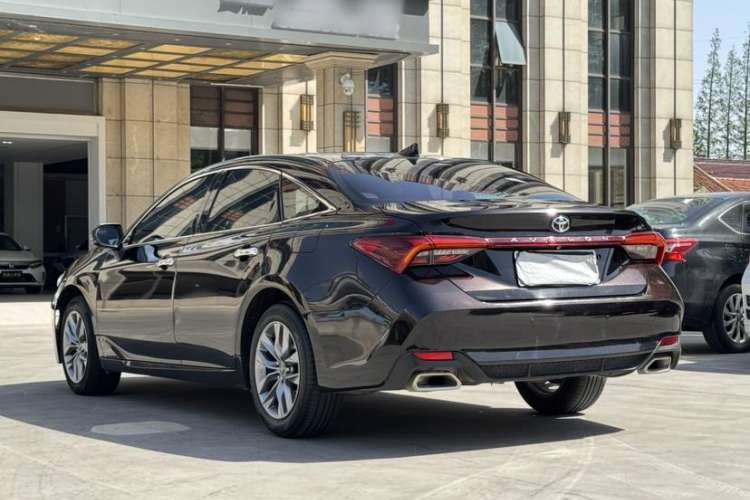 Used Toyota Avalon 2019 2.0L Luxury Edition China VI Standard Exterior 3