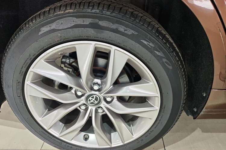 Used Toyota Avalon 2019 2.5L Ambition Version China VI Standard Exterior 5