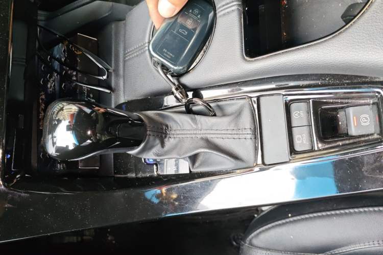 Used Toyota Avalon 2019 2.0L Luxury Edition China VI Standard Gear Lever
