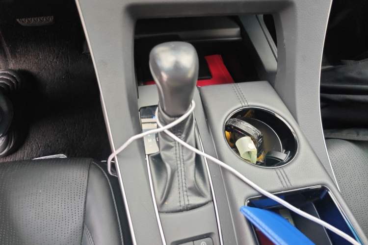 Used Toyota Avalon 2019 2.0L Luxury Edition China VI Standard Gear Lever