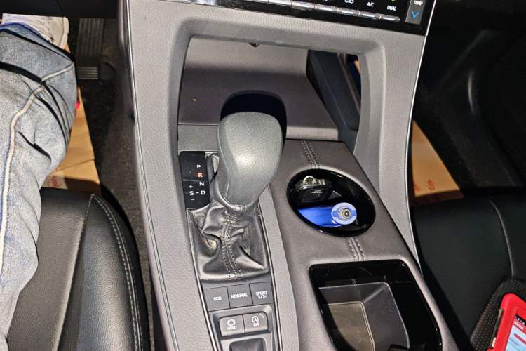 Used Toyota Avalon 2019 2.5L Ambition Version China VI Standard Gear Lever