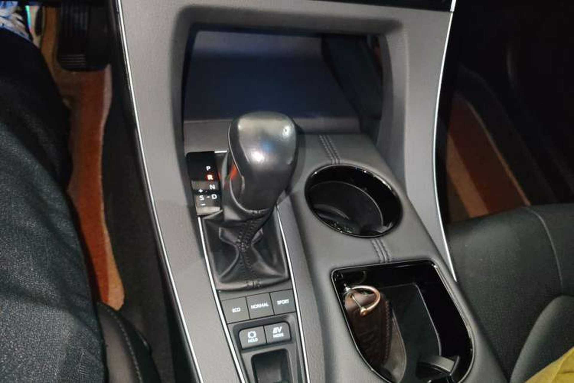 Used Toyota Avalon 2019 Dual-Engine 2.5L Luxury Edition China VI Standard Gear Lever