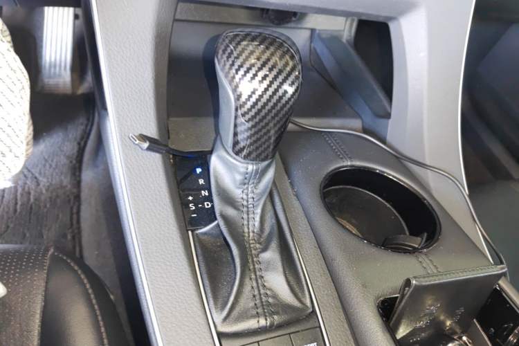 Used Toyota Avalon 2019 Dual-Engine 2.5L Luxury Edition China VI Standard Gear Lever