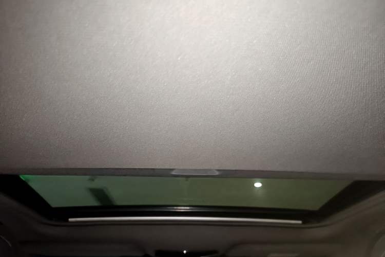 Used Toyota Avalon 2019 Dual-Engine 2.5L Luxury Edition China VI Standard Headliner