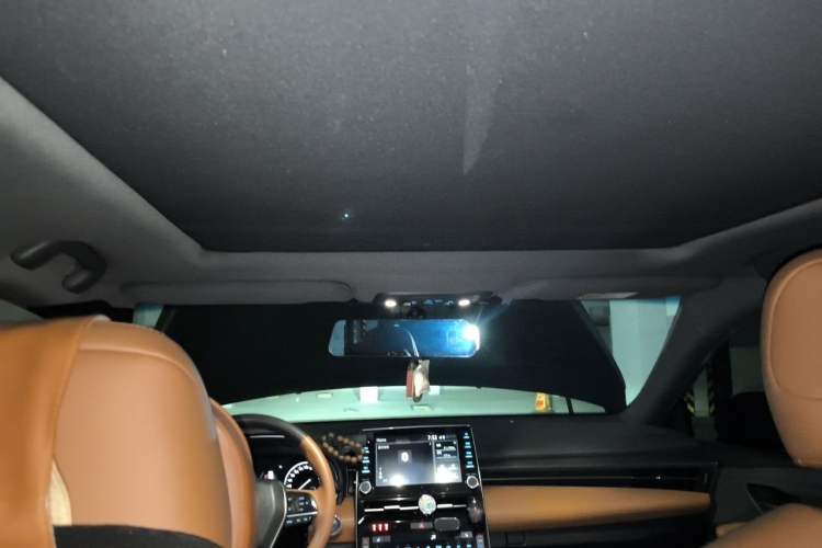 Used Toyota Avalon 2019 Dual-Engine 2.5L XLE Prestige Version China VI Standard Headliner