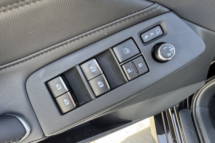 Used Toyota Avalon 2019 2.0L Luxury Edition China VI Standard Interior 11