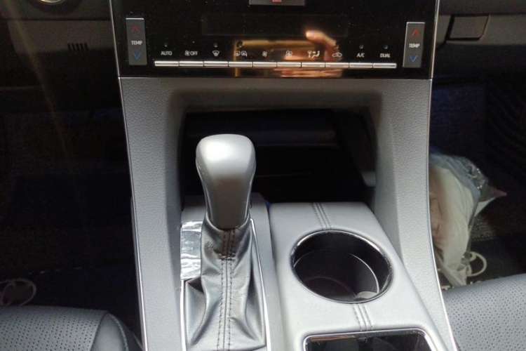 Used Toyota Avalon 2019 2.0L XLE Premium Edition China VI Interior 4