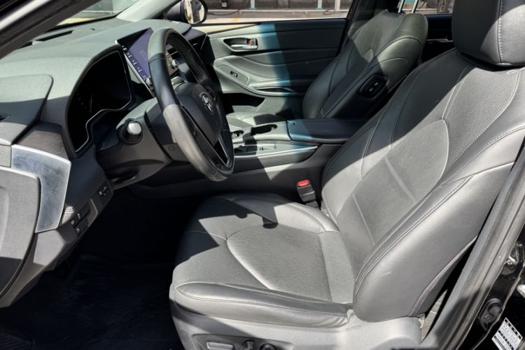 Used Toyota Avalon 2019 2.0L Luxury Edition China VI Standard Interior 5