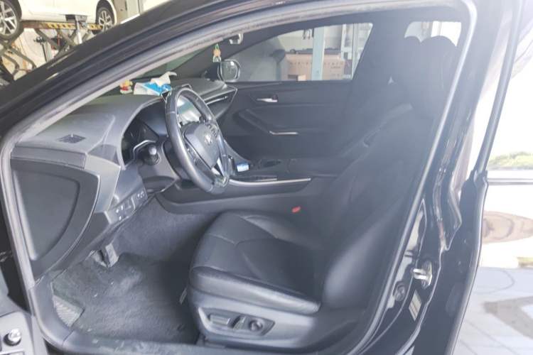 Used Toyota Avalon 2019 Dual-Engine 2.5L Luxury Edition China VI Standard Left Front Seat