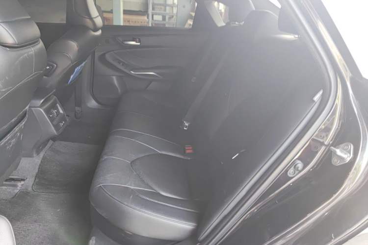 Used Toyota Avalon 2019 Dual-Engine 2.5L Luxury Edition China VI Standard Left Rear Seat