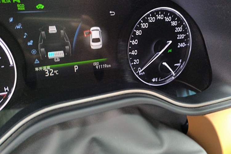 Used Toyota Avalon 2019 Dual-Engine 2.5L XLE Prestige Version China VI Standard Odometer Close Up