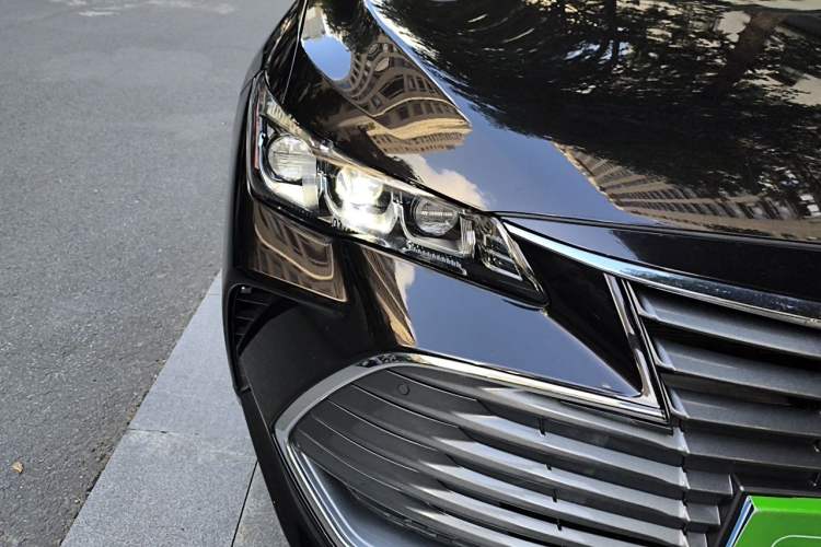 Used Toyota Avalon 2019 Dual-Engine 2.5L XLE Prestige Version China VI Standard Right Front Headlight