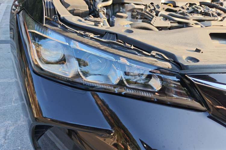 Used Toyota Avalon 2019 Dual-Engine 2.5L Limited Flagship Edition China VI Standard Right Front Headlight