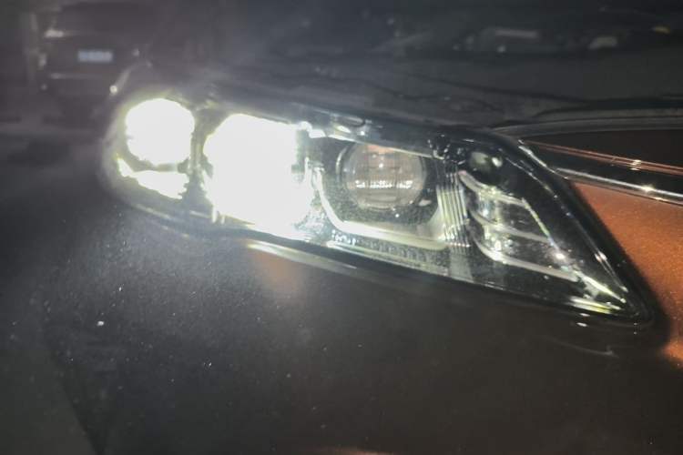 Used Toyota Avalon 2019 Dual-Engine 2.5L XLE Prestige Version China VI Standard Right Front Headlight