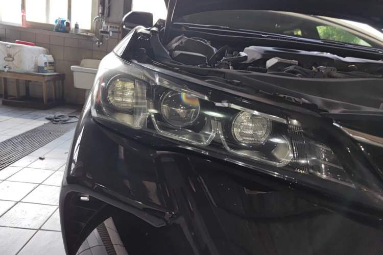 Used Toyota Avalon 2019 Dual-Engine 2.5L Luxury Edition China VI Standard Right Front Headlight