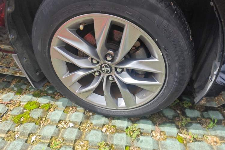 Used Toyota Avalon 2019 2.0L Luxury Edition China VI Standard Right Front Wheel Hub