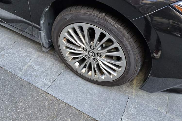 Used Toyota Avalon 2019 Dual-Engine 2.5L XLE Prestige Version China VI Standard Right Front Wheel Hub