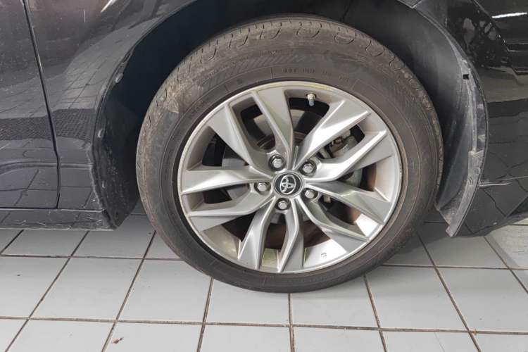 Used Toyota Avalon 2019 Dual-Engine 2.5L Luxury Edition China VI Standard Right Front Wheel Hub
