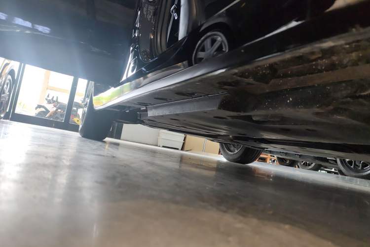 Used Toyota Avalon 2019 Dual-Engine 2.5L Luxury Edition China VI Standard Right Side Sill