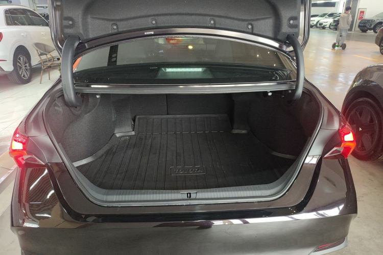 Used Toyota Avalon 2019 Dual-Engine 2.5L Luxury Edition China VI Standard Trunk