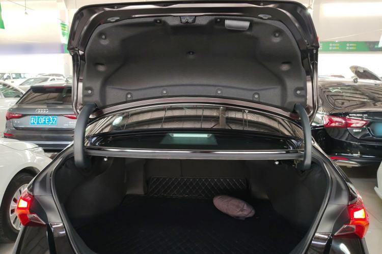 Used Toyota Avalon 2019 Dual-Engine 2.5L Luxury Edition China VI Standard Trunk
