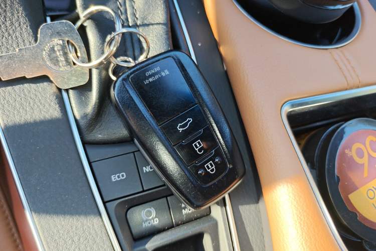 Used Toyota Avalon 2019 Dual-Engine 2.5L Limited Flagship Edition China VI Standard Vehicle Key