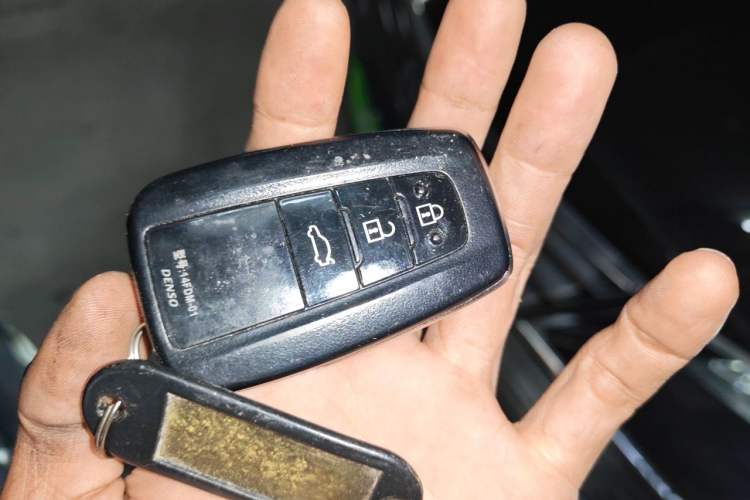 Used Toyota Avalon 2019 Dual-Engine 2.5L Luxury Edition China V Standard Vehicle Key