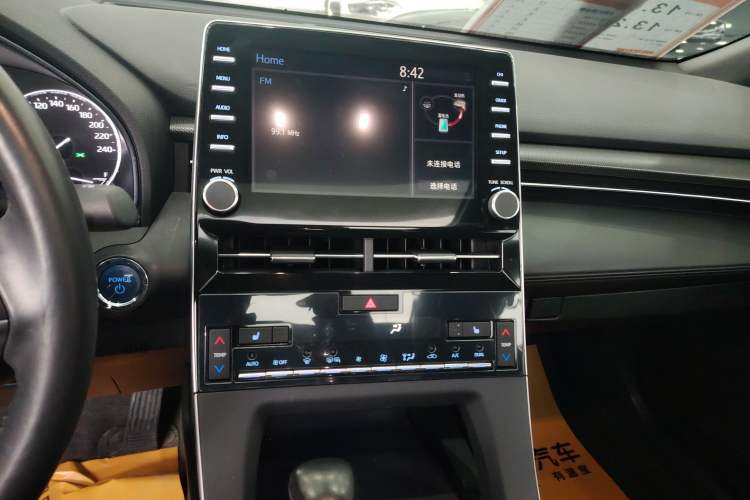 Used Toyota Avalon 2019 Dual-Engine 2.5L XLE Prestige Version China VI Standard Audio And AC Panel