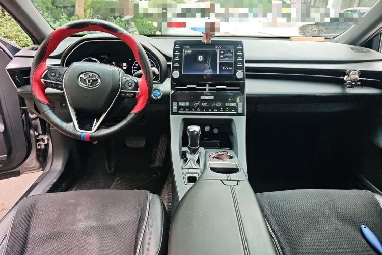 Used Toyota Avalon 2019 Dual-Engine 2.5L XLE Prestige Version China VI Standard Center Console