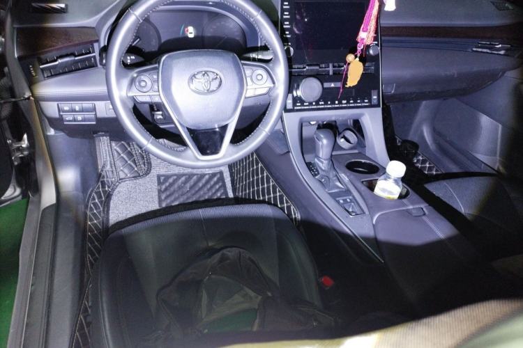 Used Toyota Avalon 2019 2.0L Luxury Edition China VI Standard Center Console